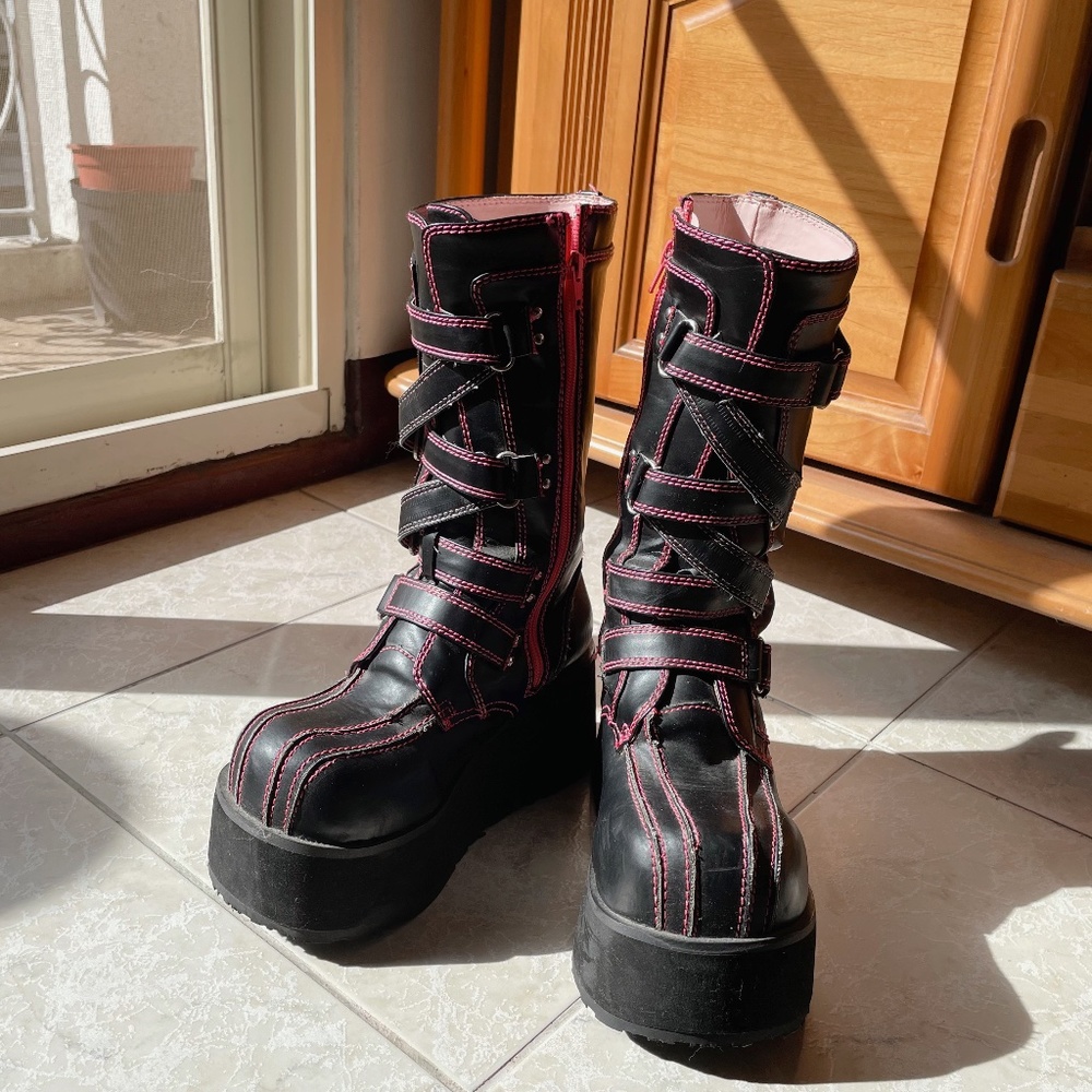 Demonia Clash-435 Vintage Platform Boots